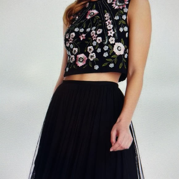 Adrianna Papell Tulle Gown Set with Sequin Floral Embroidered Crop Top, size 2 - Picture 2 of 3